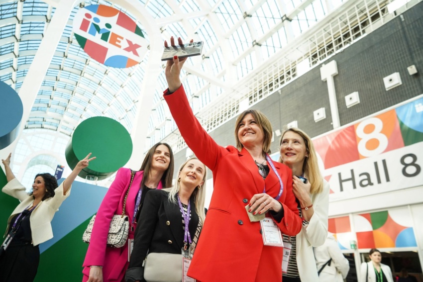Women taking a selfie at the entrance to IMEX Frankfurt